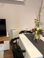 Televízia a/alebo spoločenská miestnosť v ubytovaní Placa