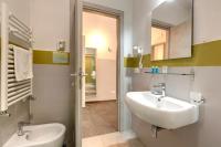 A bathroom at Al Consolato - Guest house