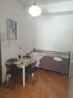 Posteľ alebo postele v izbe v ubytovaní Alimos Studio Beach Apartment