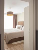 A bed or beds in a room at Central Point by Zoom Apartments