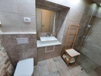 Kúpeľňa v ubytovaní Rustic House Diklo 20m from the sea