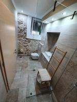 Kúpeľňa v ubytovaní Rustic House Diklo 20m from the sea