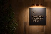 ネストホテル広島駅前に飾ってある許可証、賞状、看板またはその他の書類