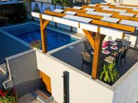 Bazén v ubytovaní Holiday home with private swimming pool alebo v jeho blízkosti