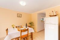 Kuchyňa alebo kuchynka v ubytovaní Apartment Frlan