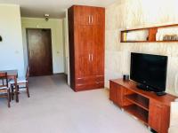 Telewizja i/lub zestaw kina domowego w obiekcie Apartament w dzielnicy nadmorskiej (hotel Arstone)