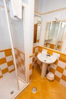 Un baño de Apartamentos Cudillero