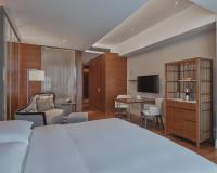 Grand Hyatt Manilaにあるテレビまたはエンターテインメントセンター