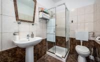 Koupelna v ubytování Apartments Drenje 294