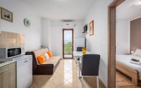 Postel nebo postele na pokoji v ubytování Apartments Drenje 294