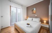 Postel nebo postele na pokoji v ubytování Apartments Drenje 294