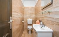 Koupelna v ubytování Apartments Drenje 294