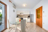 Kuchyň nebo kuchyňský kout v ubytování Apartments Drenje 294