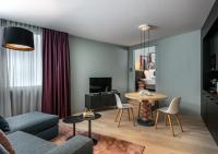 Sorell Hotel St. Peterにあるテレビまたはエンターテインメントセンター