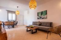 Posezení v ubytování Milos Del Sol Apartment