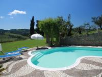 Basen w obiekcie Belvilla by OYO Apartment with swimming pool lub w pobliżu
