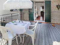 Balkon lub taras w obiekcie Belvilla by OYO Apartment with swimming pool