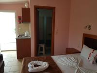 A bed or beds in a room at Smaro Studios