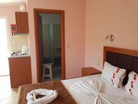 A bed or beds in a room at Smaro Studios