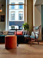Een zitgedeelte bij FINCH Boutique Hotel, downtown