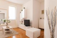 A television and/or entertainment centre at Milan Royal Suites - Centro Cadorna