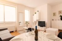 A television and/or entertainment centre at Milan Royal Suites - Centro Cadorna