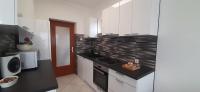 Kuchyňa alebo kuchynka v ubytovaní Apartment Lukrecija