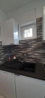 Kuchyňa alebo kuchynka v ubytovaní Apartment Lukrecija