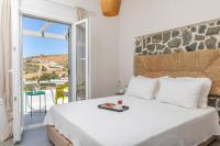 Postel nebo postele na pokoji v ubytování Pleiades Villas Naxos