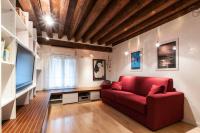 Posedenie v ubytovaní Bellissimo appartamento in Palazzo Storico