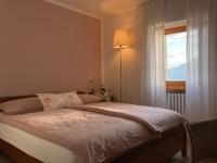 A bed or beds in a room at Casa Oliva Castelletto di Brenzone
