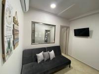 Televízia a/alebo spoločenská miestnosť v ubytovaní Evgenia & Zoe Apartments