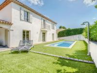 an image of a villa with a swimming pool at Cosy villa with private pool in Emponse