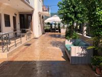 Patio alebo iná vonkajšia časť ubytovania Evgenia & Zoe Apartments