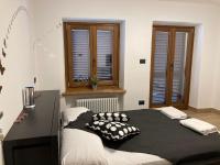 Łóżko lub łóżka w pokoju w obiekcie La Cantina Rent Rooms