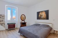 Postel nebo postele na pokoji v ubytování Large apartment in city centre Pula!
