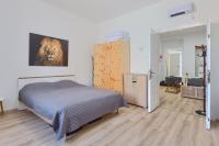 Postel nebo postele na pokoji v ubytování Large apartment in city centre Pula!