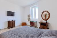 Postel nebo postele na pokoji v ubytování Large apartment in city centre Pula!