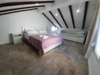 Posteľ alebo postele v izbe v ubytovaní Rustic House Diklo 20m from the sea