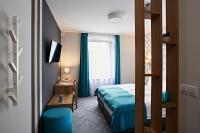 Postel nebo postele na pokoji v ubytování Hotel Adalbert Szent Tamás ház