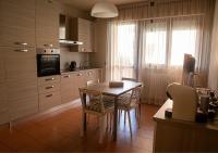 Kuchyňa alebo kuchynka v ubytovaní Sirmione Acque del Garda Apartments