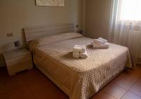 Posteľ alebo postele v izbe v ubytovaní Sirmione Acque del Garda Apartments