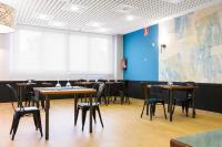 A restaurant or other place to eat at Hospedium Hotel Don Fidel