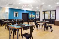 A restaurant or other place to eat at Hospedium Hotel Don Fidel