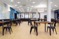 A restaurant or other place to eat at Hospedium Hotel Don Fidel