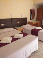 Postel nebo postele na pokoji v ubytování Minaides Hotel
