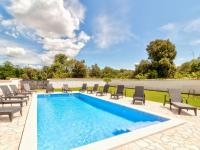 Bazén v ubytovaní Pet-Friendly Paradise in Istria alebo v jeho blízkosti