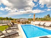 Bazén v ubytovaní Pet-Friendly Paradise in Istria alebo v jeho blízkosti