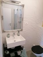 Kúpeľňa v ubytovaní Apartments Lalic