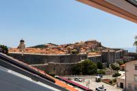Nespecifikovaný výhled na destinaci Dubrovník nebo výhled na město při pohledu z apartmánu